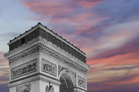 Arc de Triomphe (against the background of sky with clouds), Paris, France Stockfoto's