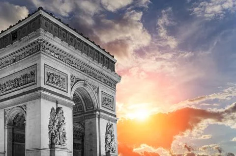 Arc de Triomphe (against the background of sky with clouds), Paris, France 스톡 사진