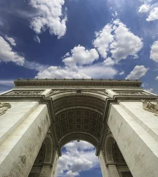 Arc de Triomphe (against the background of sky with clouds), Paris, France 스톡 사진