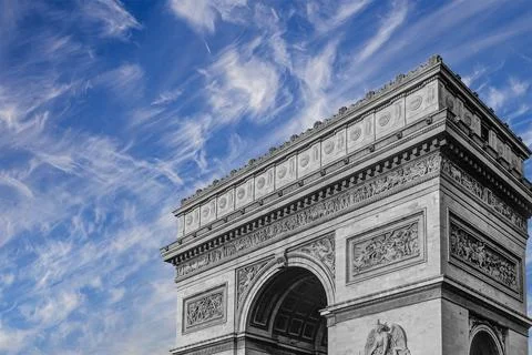 Arc de Triomphe (against the background of sky with clouds), Paris, France Foto stock