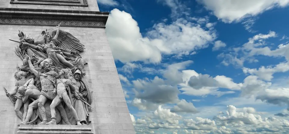 Arc de Triomphe (against the background of sky with clouds), Paris, France 스톡 사진
