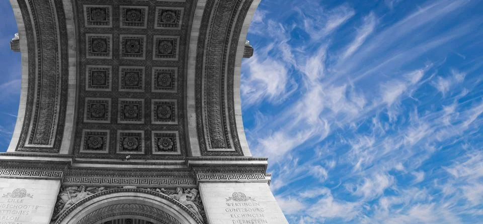 Arc de Triomphe (against the background of sky with clouds), Paris, France 스톡 사진