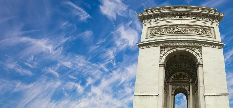 Arc de Triomphe (against the background of sky with clouds), Paris, France 스톡 사진