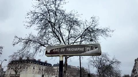 An Arc de Triomphe directional sign in Paris France on an overcast winter day Vídeo Stock 330856966