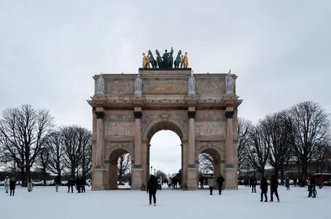 Arc de Triomphe du Carrousel with people and snow in Paris, France. 写真素材