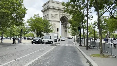Arc de Triomphe framed by Avenue de Friedland perspective in Paris Stock Footage 315314954
