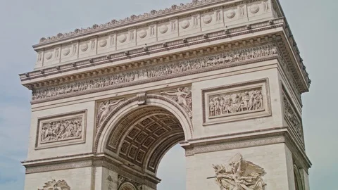 Arc de Triomphe medium tilt up slow motion Stock Footage 124403327