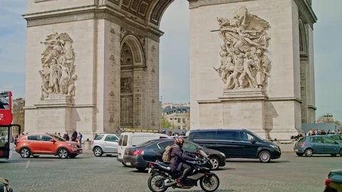 Arc de Triomphe medium tilt up slow motion Video stock 124403494