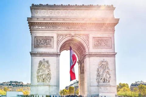 Arc de Triomphe in Paris Arc de Triomphe with sun on blue sky, in Paris Fr... Stock-Fotos