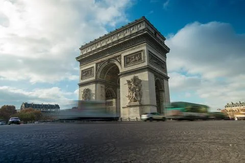 The Arc de Triomphe in Paris with blurred traffic in the foreground Stock-Fotos