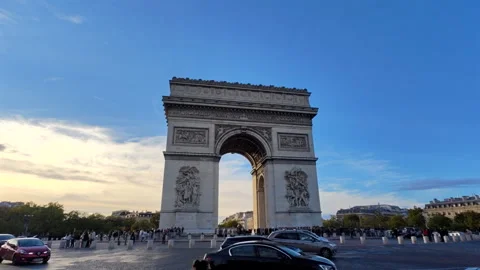 Arc de Triomphe in Paris at dusk with traffic and tourists Stock Footage 329098901