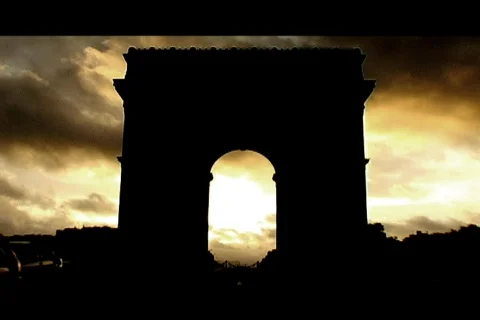 The Arc de Triomphe in Paris Stock-Footage 110905
