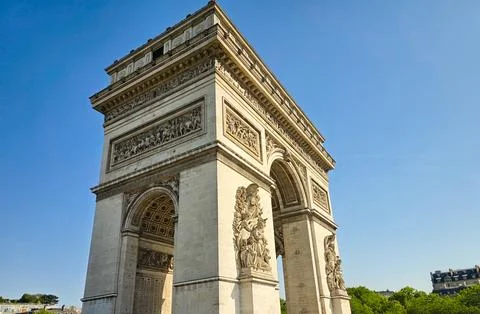 Arc de Triomphe in Paris Under Clear Blue Sky Stock-Fotos