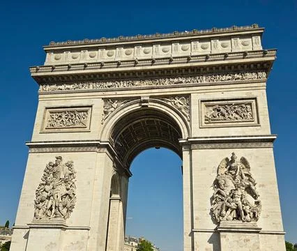 Arc de Triomphe in Paris Under Clear Blue Sky Stock-Fotos