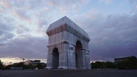 Arc de Triomphe, Wrapped, by artists Christo and Jeanne-Claude Stock Footage 161064453