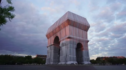 Arc de Triomphe, Wrapped, by artists Christo and Jeanne-Claude Stock Footage 161064458