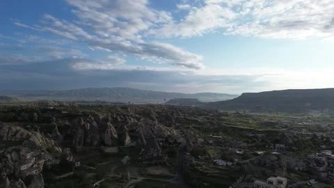 Arc Flight Over Goreme and Love Valley at Sunrise 스톡 동영상 336489627