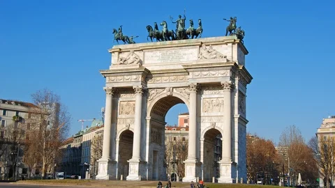 Arch of Peace of Milan - Hyperlapse - Video stock 102389274