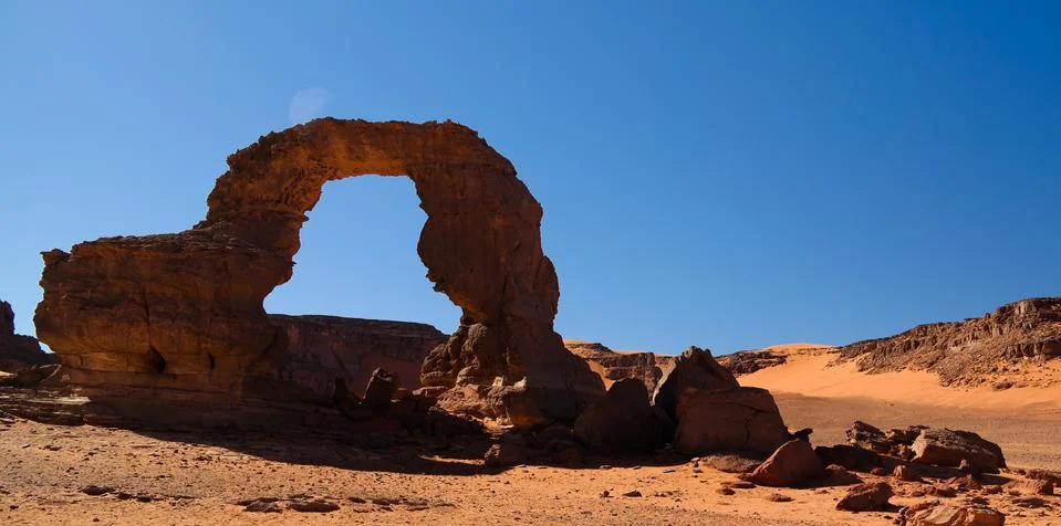 Arch Rock formation aka Arch of Africa or Arch of Algeria with moon at Foto stock