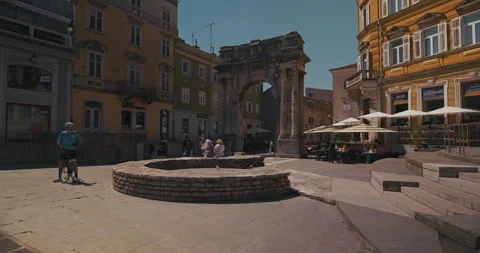Arch of the Sergii and Square Cafes in Pula Stock Footage 335196122