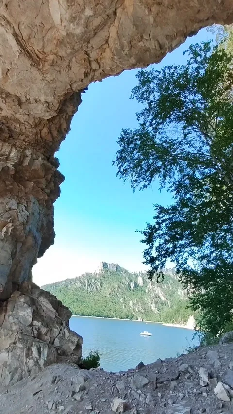 Arch of the Tsars Gate on the Biryusinsky Bay 스톡 동영상 327458986