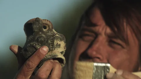 Archaeologist Cleans Pottery 스톡 동영상 62862739