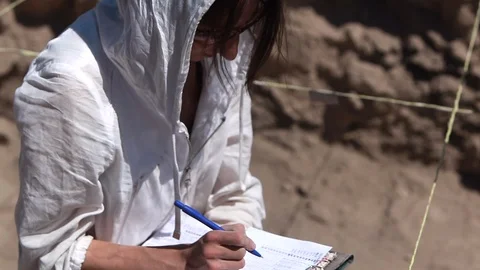 Archaeologists working 스톡 동영상 124908242