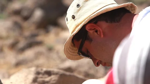 Archaeologists working 스톡 동영상 124910991