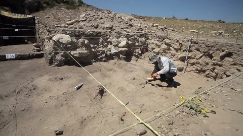 Archaeologists working 스톡 동영상 124911360