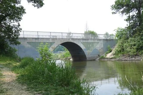 Arched bridge over the river Foto stock