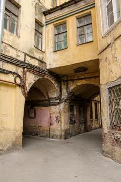 Arched driveways in the yard. 库存照片