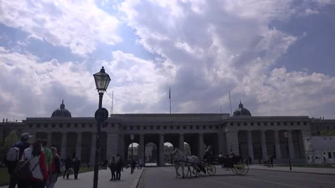 Arched facade of Outer Castle Gates (Ausseres Burgtor) from Ringstrasse, Vienna Video stock 139652609