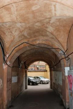 Arched passage to the yard. Foto stock