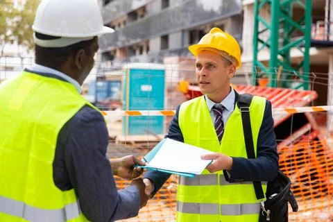Architect and engineer construction workers shaking hands while working for Foto stock