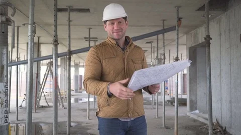 Architect browsing building project indoor of construction, shows ok to camera. Vidéo 72358253
