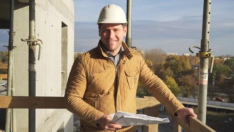 Architect browsing building project, smiling to camera. Vídeo Stock 72360514