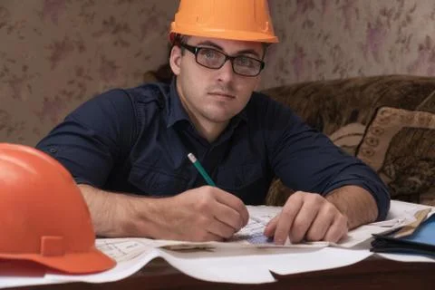 The architect at the customer is drawing a plan for the redevelopment of the  Foto stock