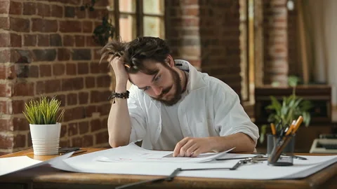 Architect Gets Stressed 库存影片 92695534