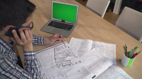 Architect talking with client on the mobile phone 動画素材 64707602