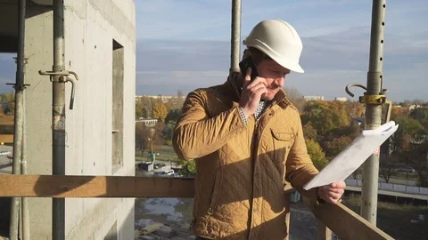 Architect talking by smartphone about building project. Vidéo 72360711