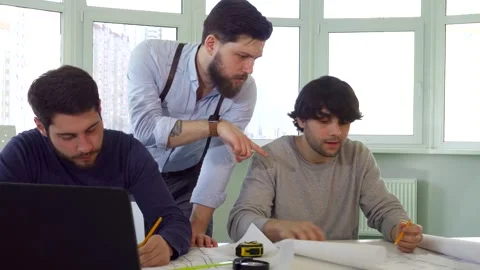 Architect team collaborates to find innovative solutions for their project Video stock 311984512