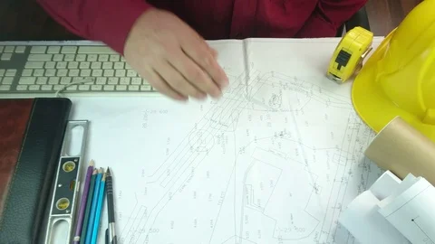 Architect working on blueprint close up Vidéo 89878569