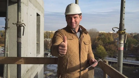 Architect working on tablet, smiling to camera. Vídeos de archivo 72361077