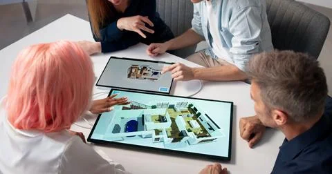 Architects Collaborate Using 3D Software To Design A Family's Future Home Rem Foto stock