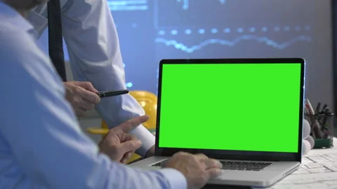 Architects looking green screen laptop 스톡 동영상 210553004