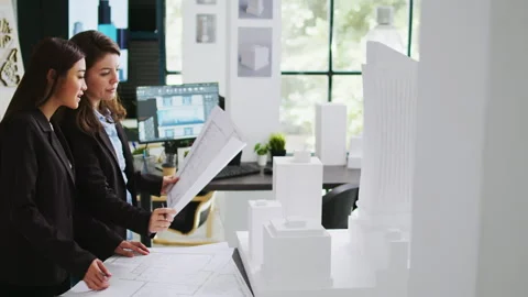 Architects team studying 3d printed building model in office Vídeos de archivo 262996608