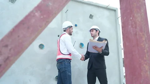 Architects a visit to the construction site. Video stock 255354142