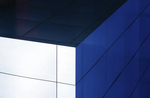 Architectural abstract pattern fragment of a wall of blue modern building on a Foto stock