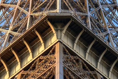 Architectural angles of Eiffel Tower base at sunset Foto stock
