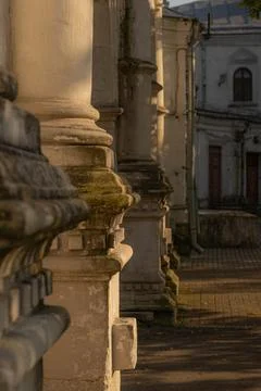 Architectural detail of marble ionic order columns Stockfoto's